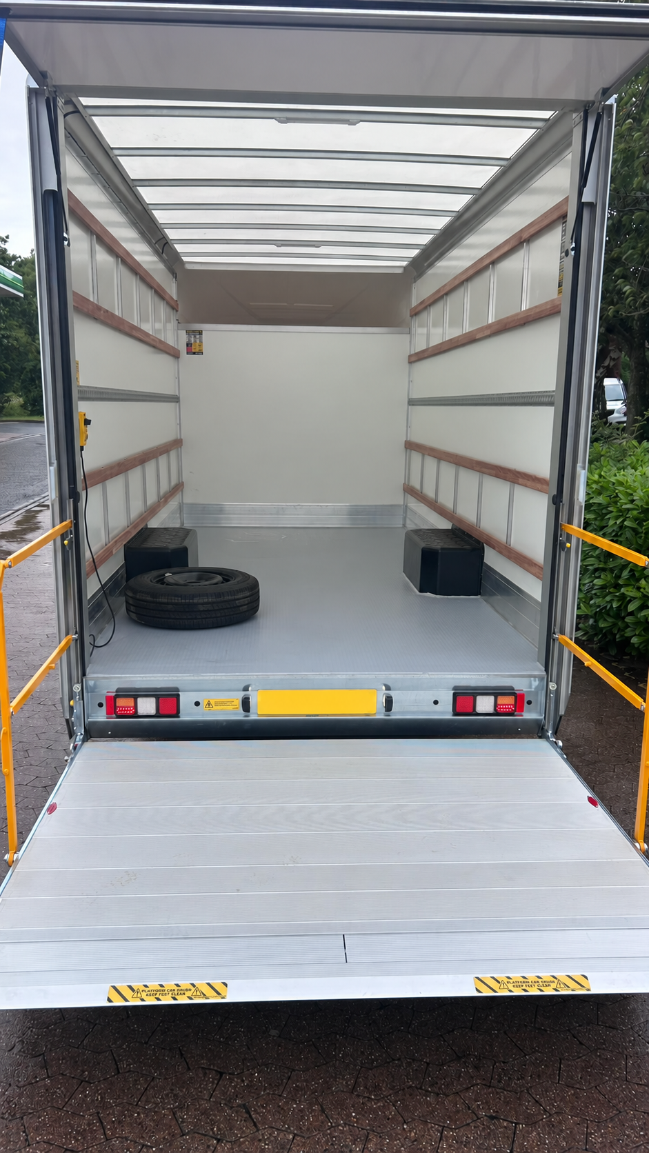 Large Tail Lifts